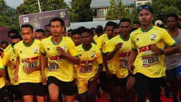 Peserta berlari di Manokwari Run 5K